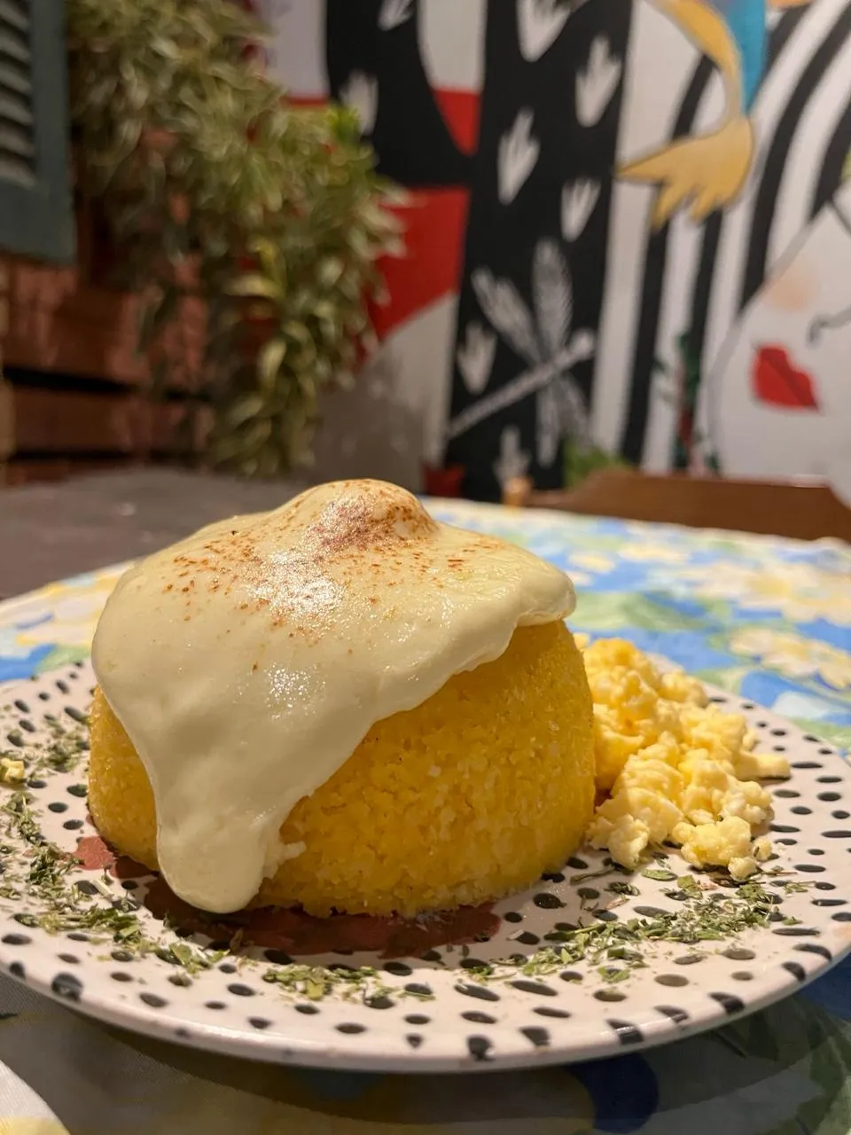 Cuscuz com queijo derretido
